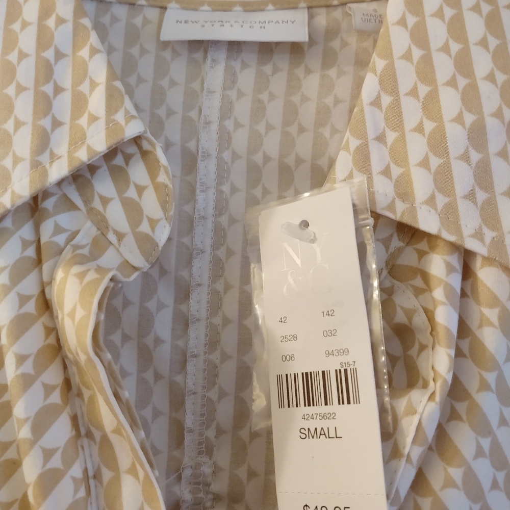 New York and Company stretch button down fitted Blouse - Picture 4 of 5